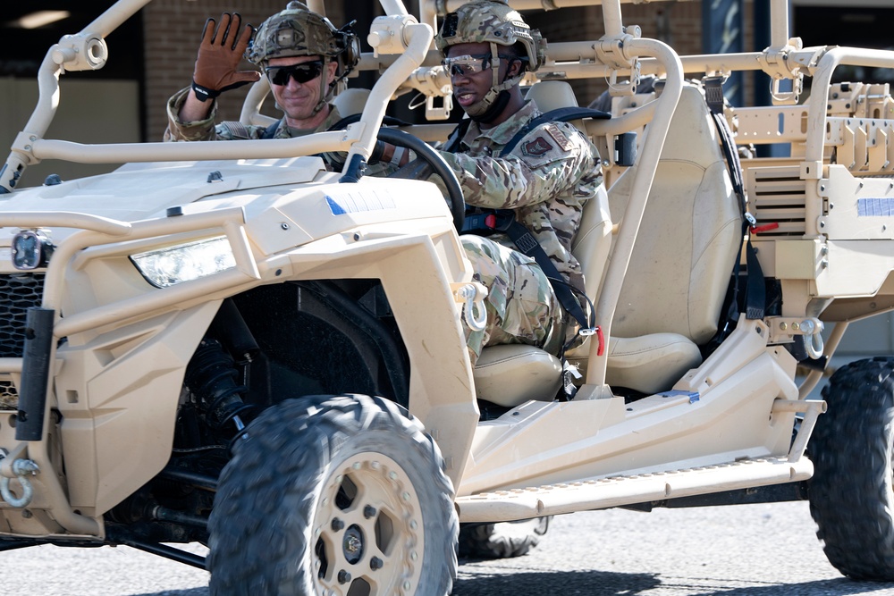 10th Air Force commander and command chief visit 919th SOW