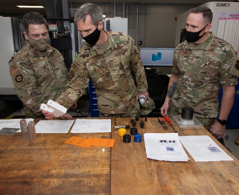 10th Air Force commander and command chief visit 919th SOW