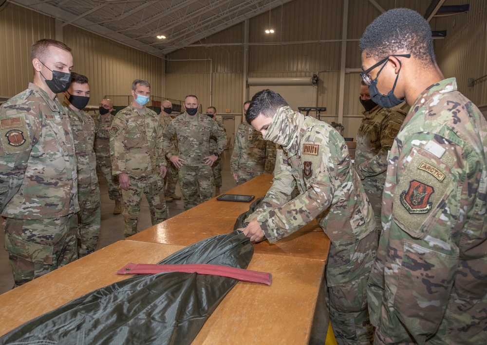 10th Air Force commander and command chief visit 919th SOW