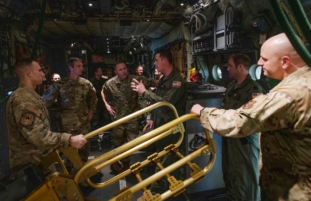 10th Air Force commander and command chief visit 919th SOW