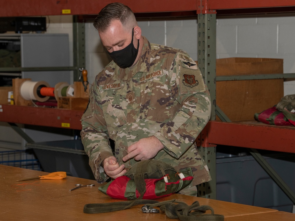 10th Air Force commander and command chief visit 919th SOW