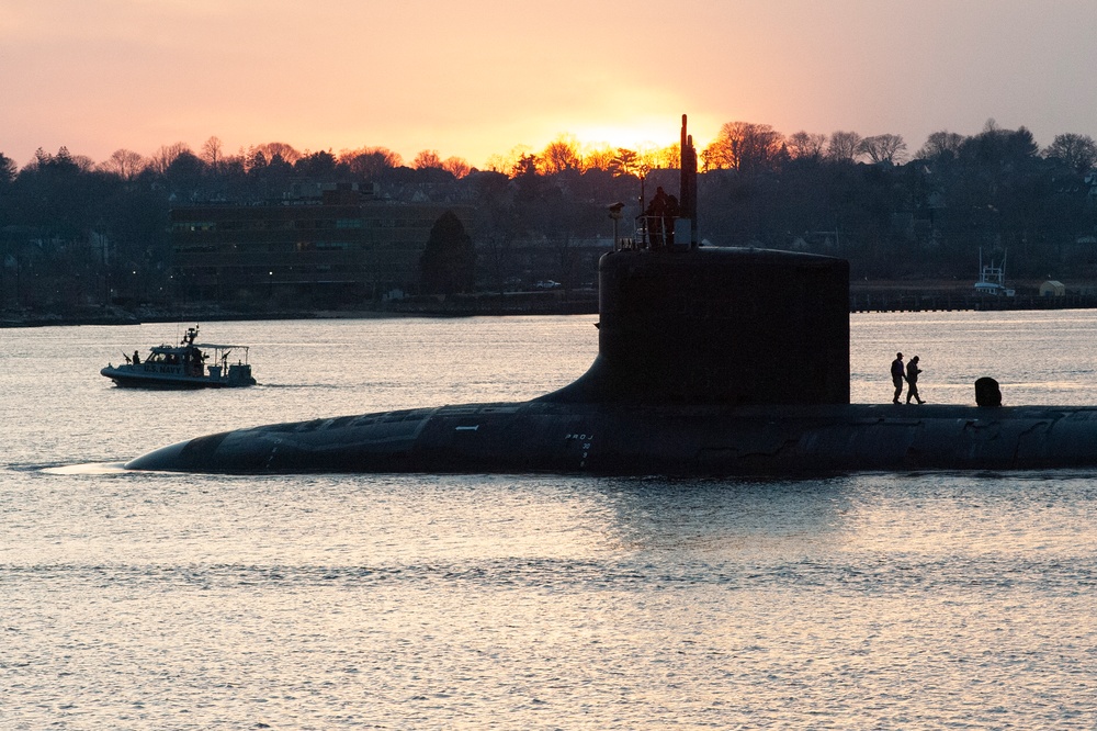 USS Minnesota (SSN 783) Departs