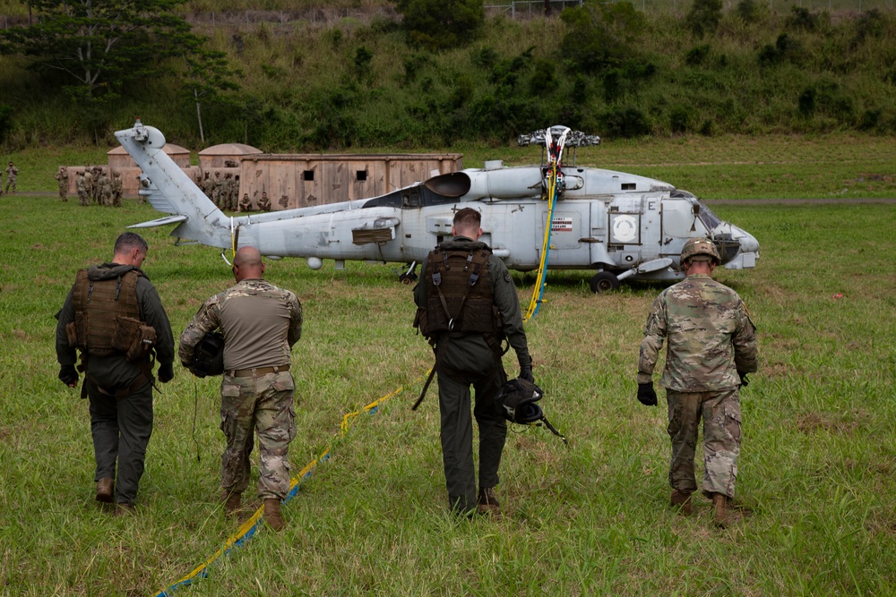 HMH-463 Performs a Slingload of an Army H-60 Helicopter with the 25th Infantry Division Downed Aircraft Recovery Team