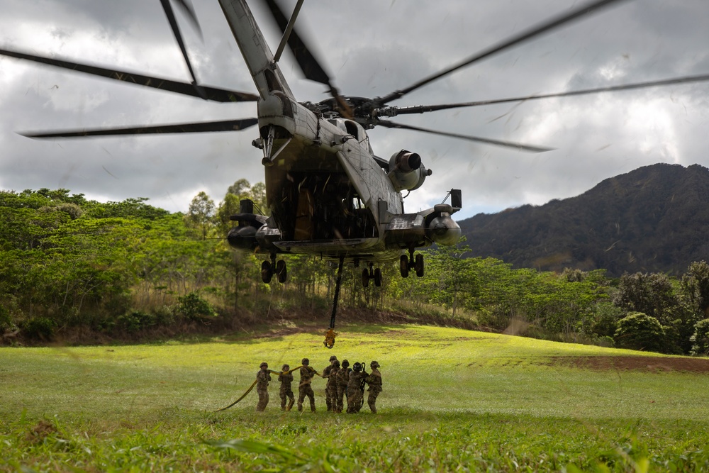 HMH-463 Performs a Slingload of an Army H-60 Helicopter with the 25th Infantry Division Downed Aircraft Recovery Team