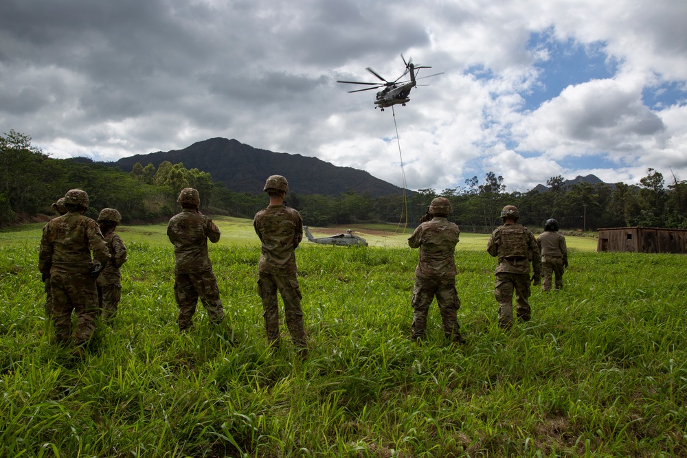 HMH-463 Performs a Slingload of an Army H-60 Helicopter with the 25th Infantry Division Downed Aircraft Recovery Team