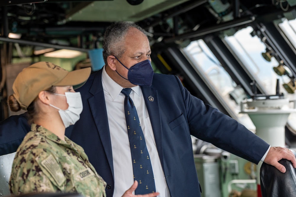 SECNAV visits USS Milwaukee