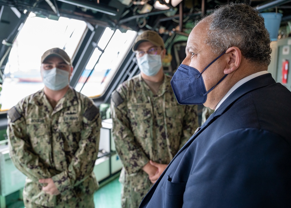 SECNAV visits USS Milwaukee