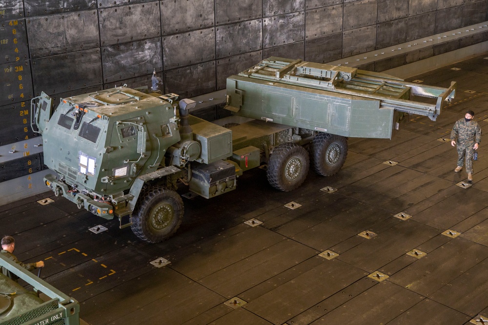 11th MEU, USS Portland wash down vehicles underway