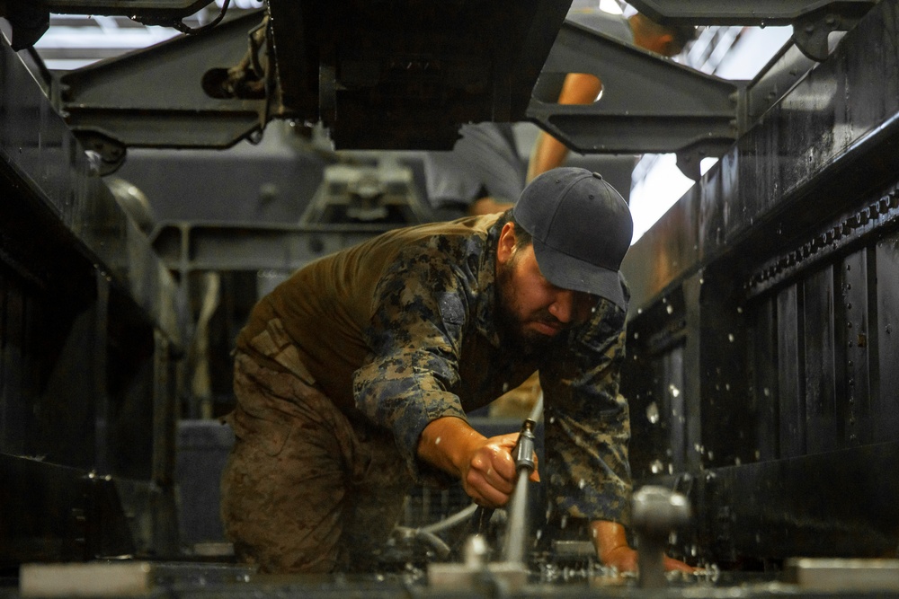 11th MEU, USS Portland wash down vehicles underway