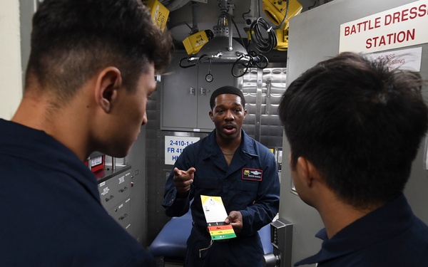 USS Chafee (DDG 90) Sailors Learning First Aid
