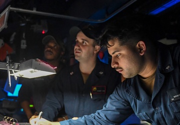 USS Chafee (DDG 90) Sailors Tracking Contacts