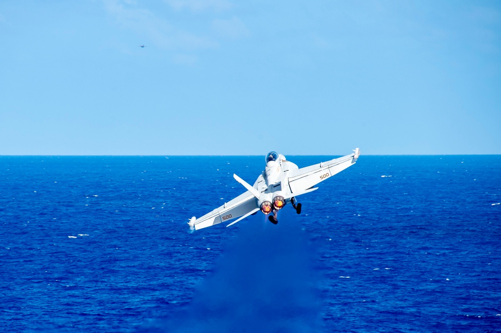 USS Carl Vinson (CVN 70) Conducts Flight Operations in Philippine Sea