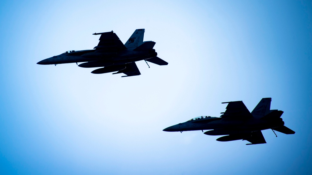 USS Carl Vinson (CVN 70) Conducts Flight Operations in Philippine Sea