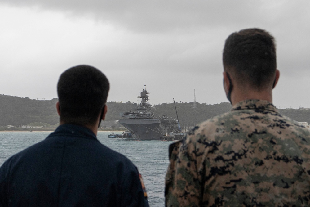 USS Greenbay departs White Beach