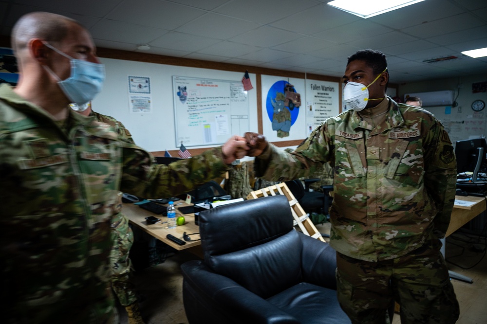 332d AEW Command Chief learns about 332d ELRS operations