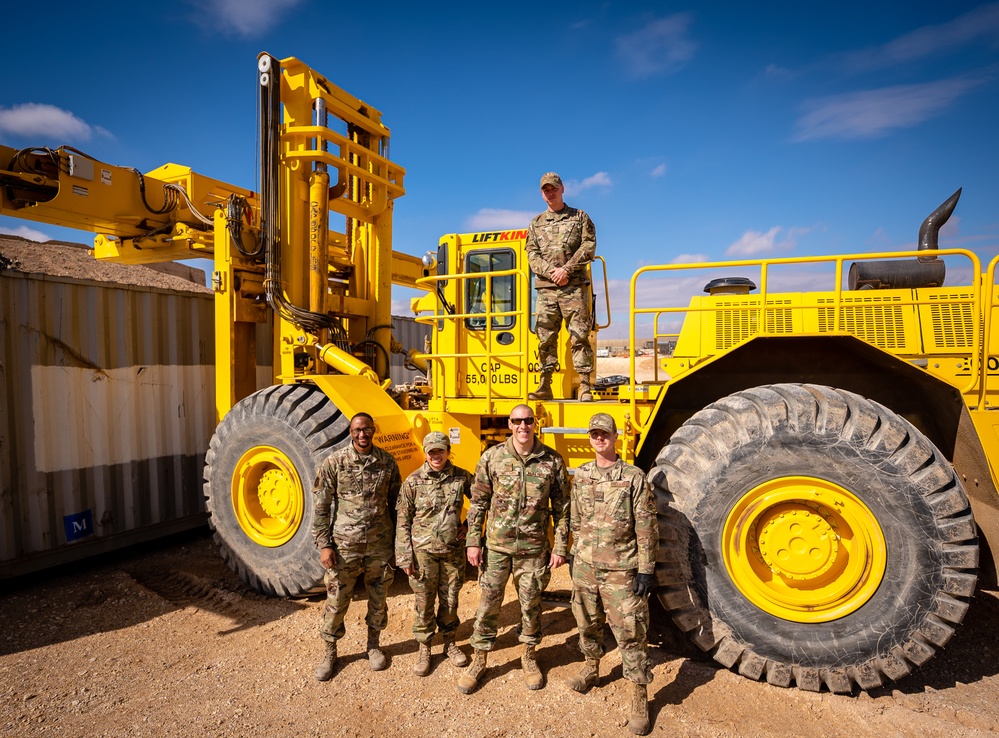 332d AEW Command Chief learns about 332d ELRS operations