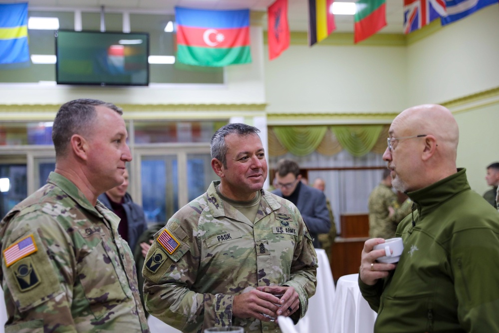 JMTG-U Command Team meet with Ukrainian Defense Minister Oleksiy Reznikov