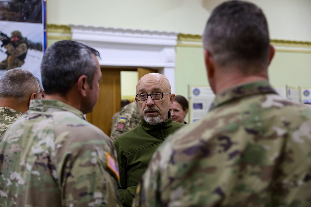 JMTG-U Command Team meet with Ukrainian Defense Minister Oleksiy Reznikov