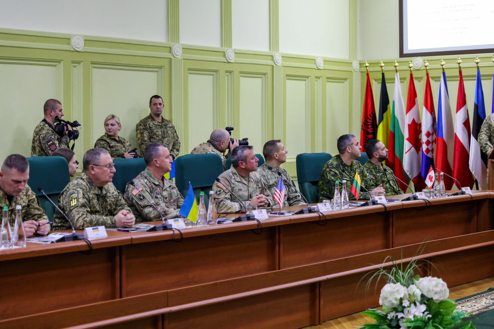 JMTG-U Command Team meet with Ukrainian Defense Minister Oleksiy Reznikov