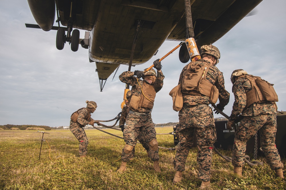 HMH-466 works with the U.S. Army's 1st Battalion, 1st Air Defense Artillery during an external lift