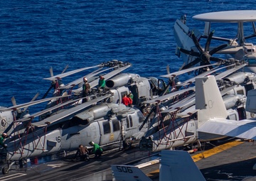 USS Carl Vinson (CVN 70) Sailors Conduct Maintenance in the Philippine Sea