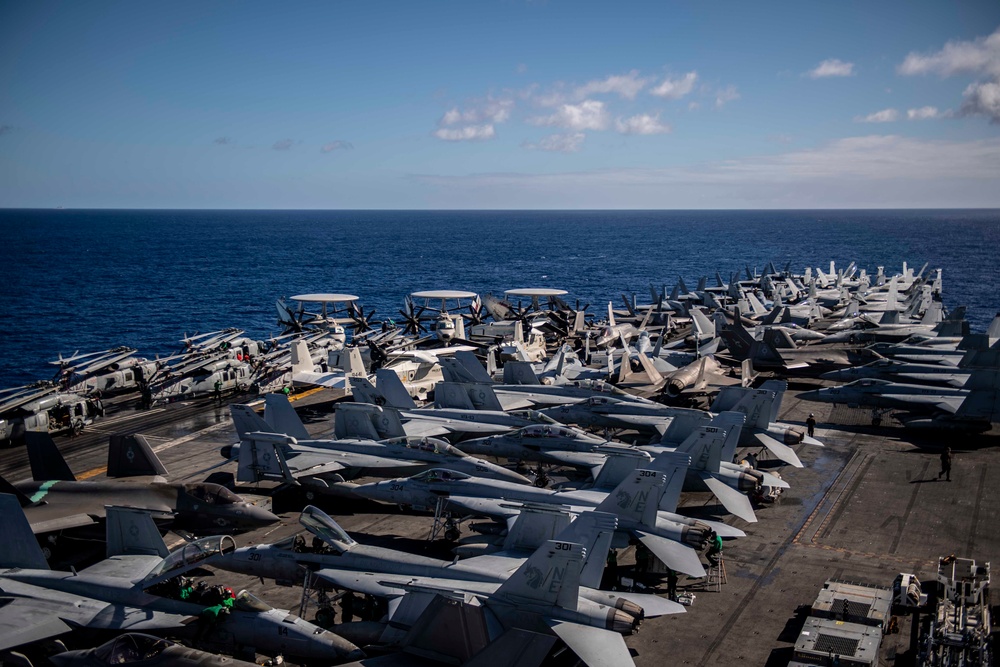 USS Carl Vinson (CVN 70) Transits Pacific Ocean