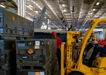 USS Carl Vinson (CVN 70) Conducts Ammo Offload