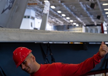 USS Carl Vinson (CVN 70) Conducts Ammo Offload