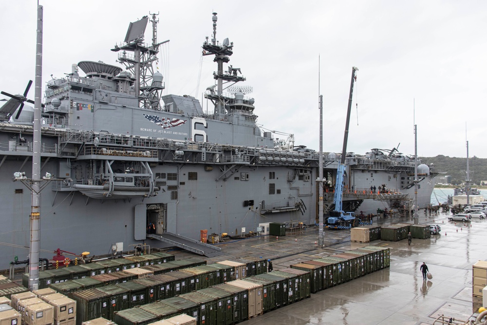 USS Greenbay departs White Beach