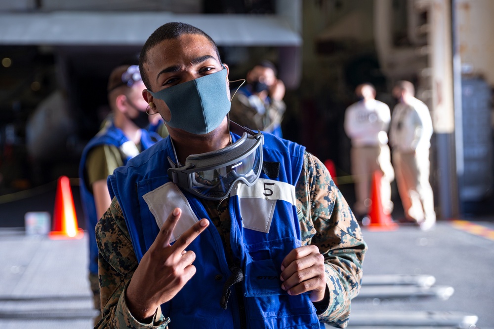 31st MEU: Resupply At Sea