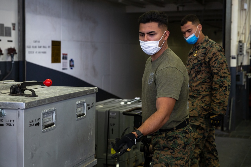 31st MEU: Resupply At Sea