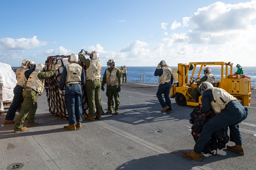 31st MEU: Resupply At Sea