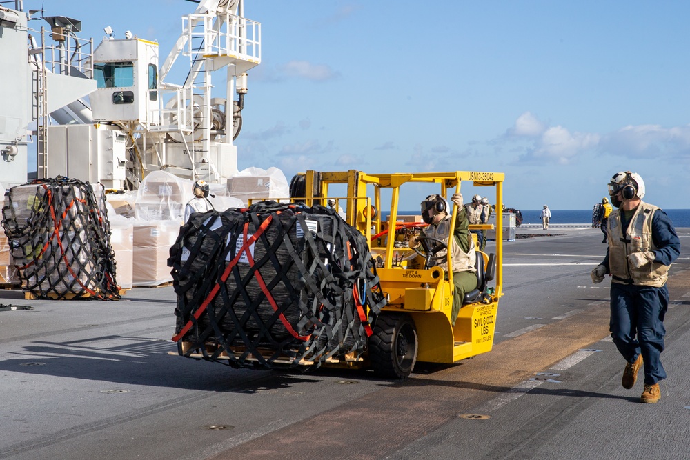 31st MEU: Resupply At Sea