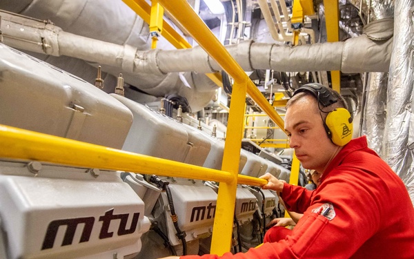 USS Charleston Sailor Conducts Maintenance on MPD