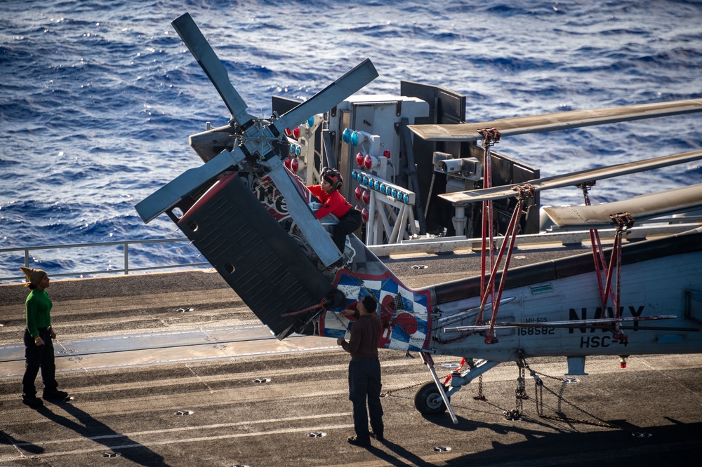 USS Carl Vinson (CVN 70) Sailors Perform Maintenance in Pacific Ocean