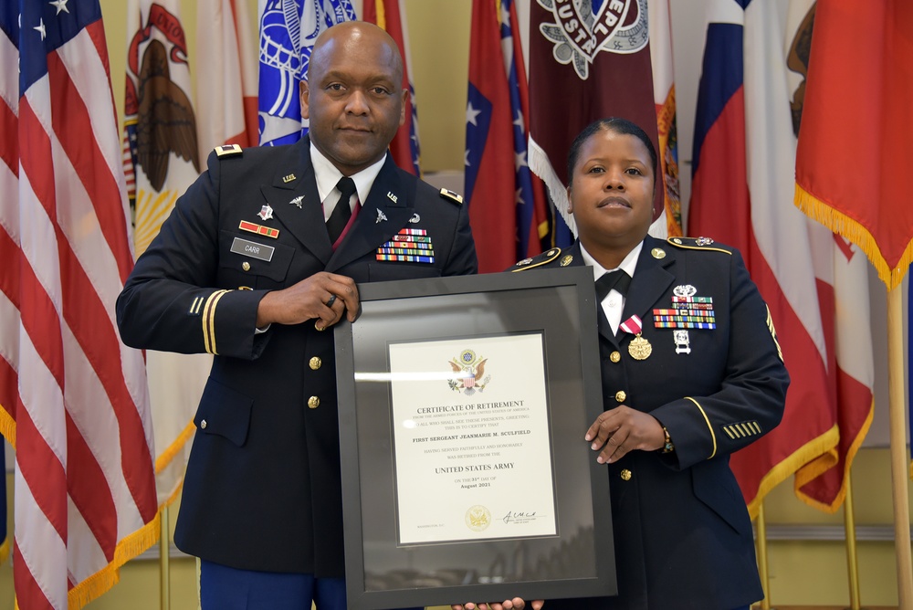 Col. Carr presents certificate