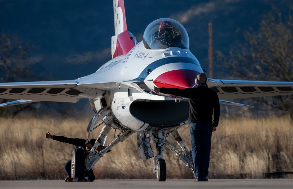 Thunderbirds train over Fort Huachuca