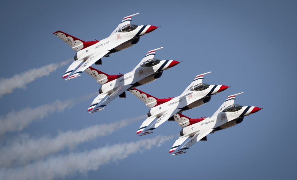 Thunderbirds train over Fort Huachuca