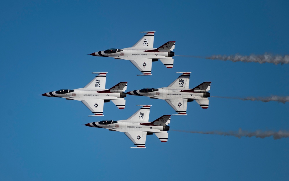 Thunderbirds train over Fort Huachuca