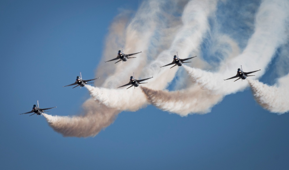 Thunderbirds train over Fort Huachuca