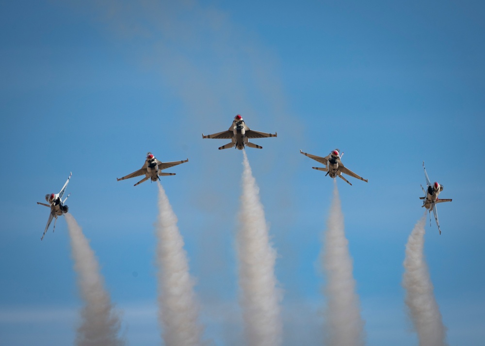 Thunderbirds train over Fort Huachuca