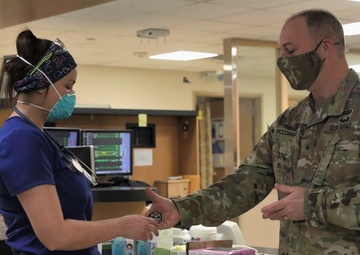 Pennsylvania Dual-Status Commander visits WellSpan Surgery and Rehabilitation Hospital in York, Pennsylvania