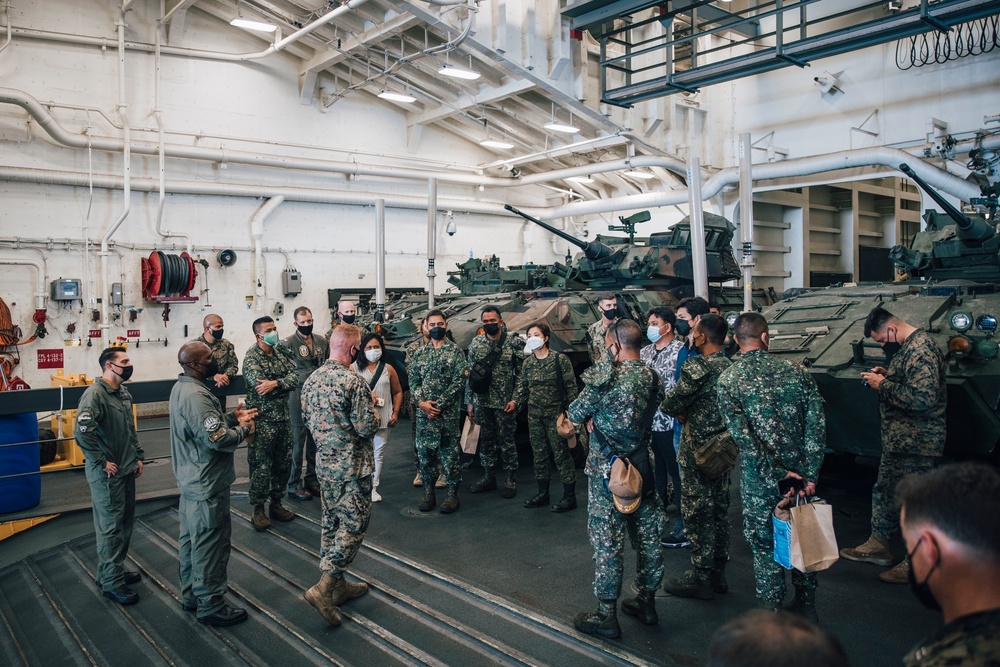 Philippine DVs visit 11th MEU, USS Portland (LPD 27) during MAREX PH