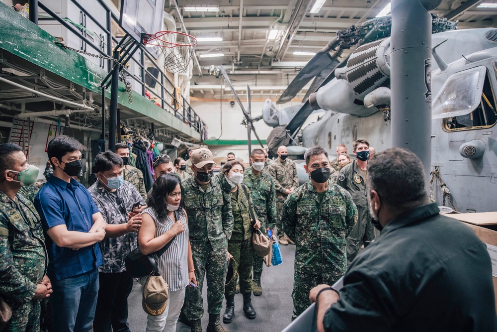 Philippine DVs visit 11th MEU, USS Portland (LPD 27) during MAREX PH