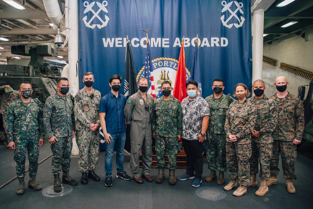 Philippine DVs visit 11th MEU, USS Portland (LPD 27) during MAREX PH