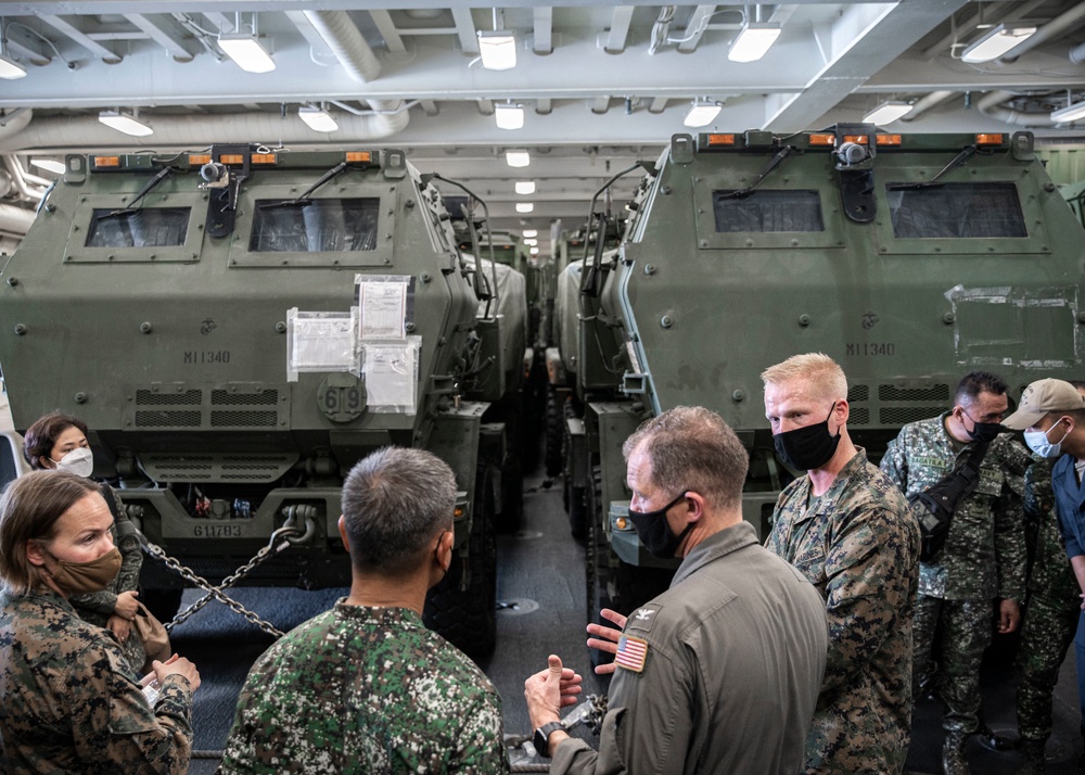 Philippine DVs visit 11th MEU, USS Portland (LPD 27) during MAREX PH