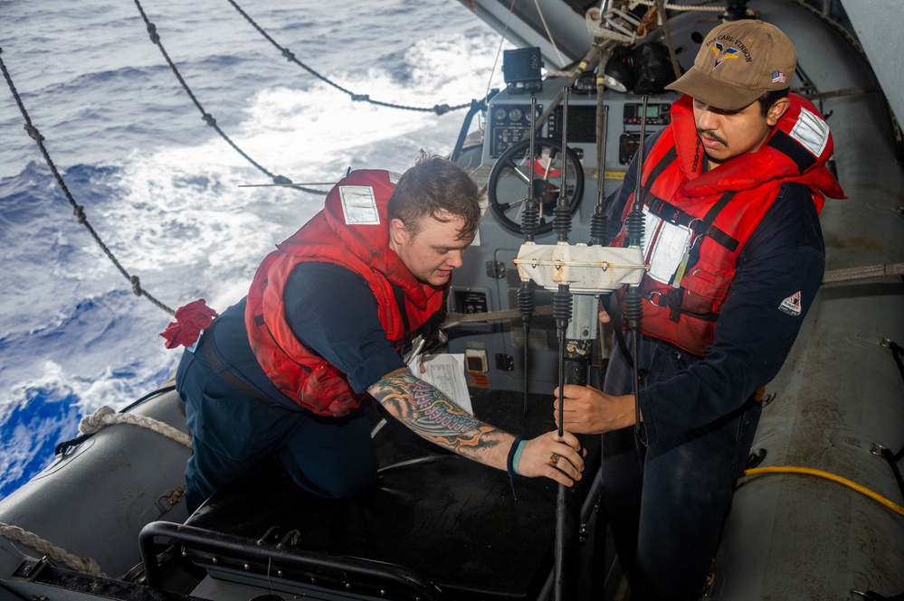 USS Carl Vinson (CVN 70) Sailors Conduct Maintenance in Pacific Ocean