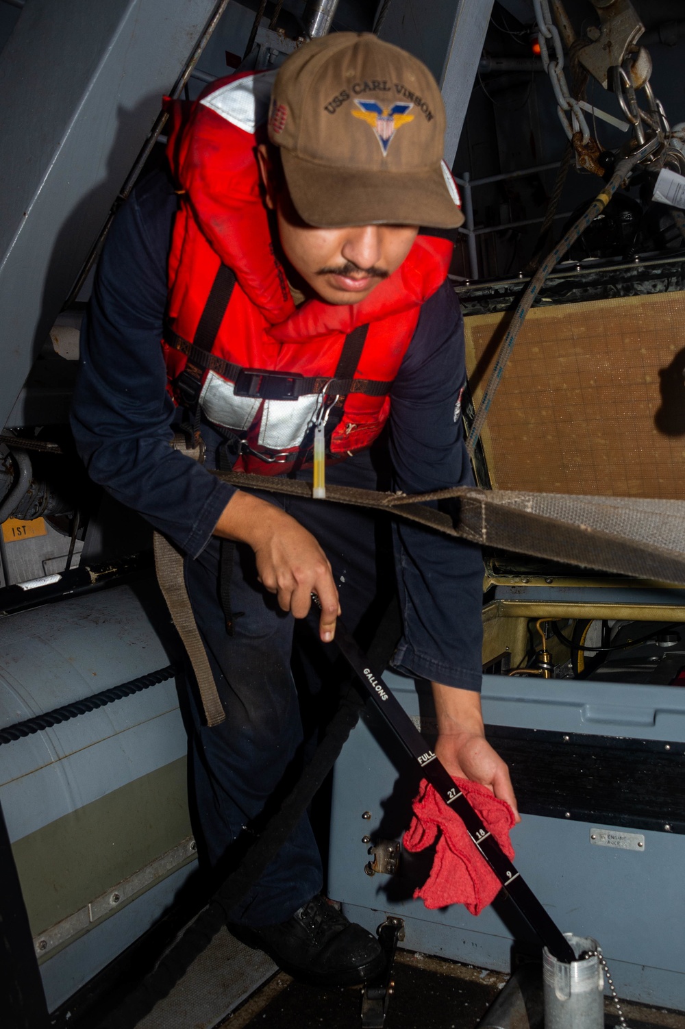 USS Carl Vinson (CVN 70) Sailors Perform Maintenance in Pacific Ocean