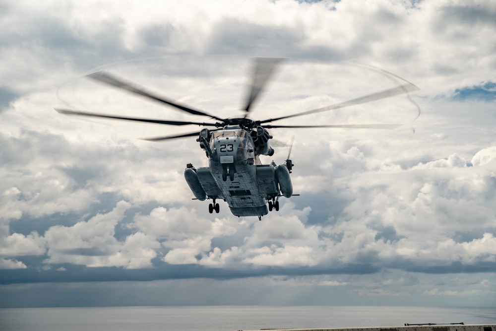 CH-53E Landing aboard USS Portland