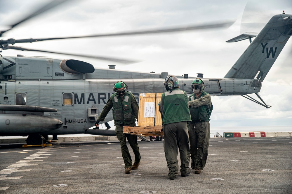 CH-53E Landing aboard USS Portland